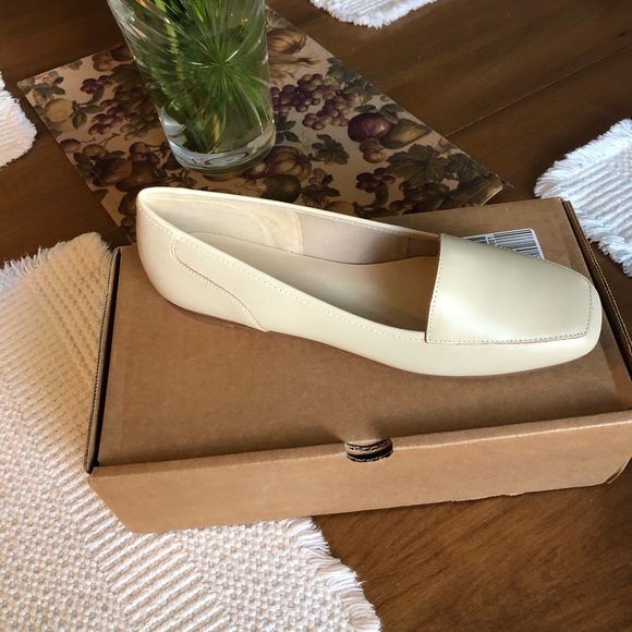 Bandolino Liberty Slip-On Loafers Bone size 9.5N narrow NIB - Picture 3 of 6